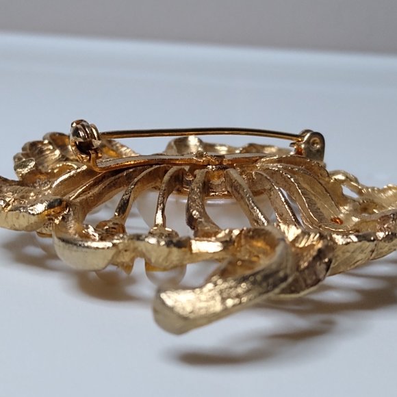 Vintage Faux Pearl And Metal Large Flower Brooch - Picture 15 of 15
